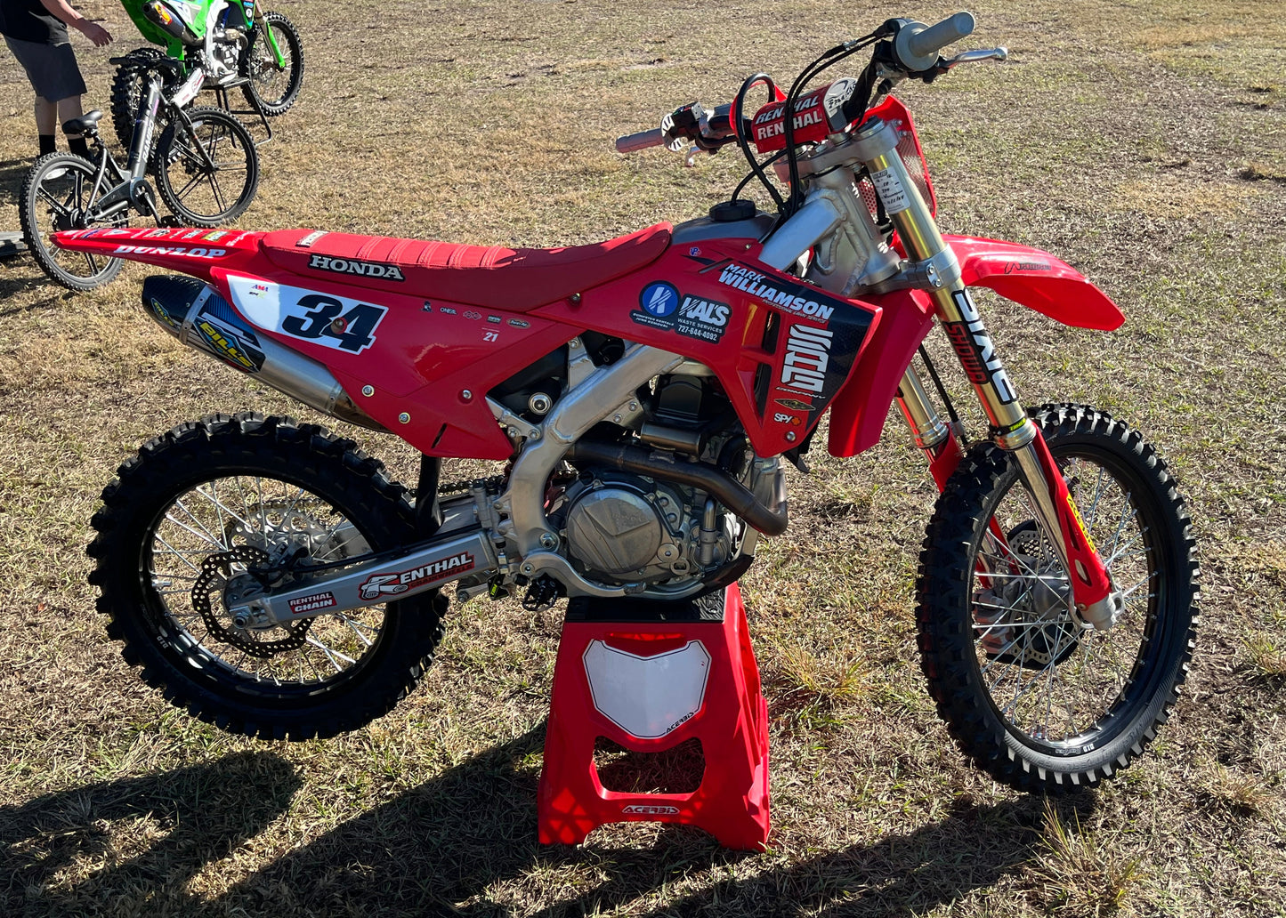 CUSTOM GRAPHIC KITS
